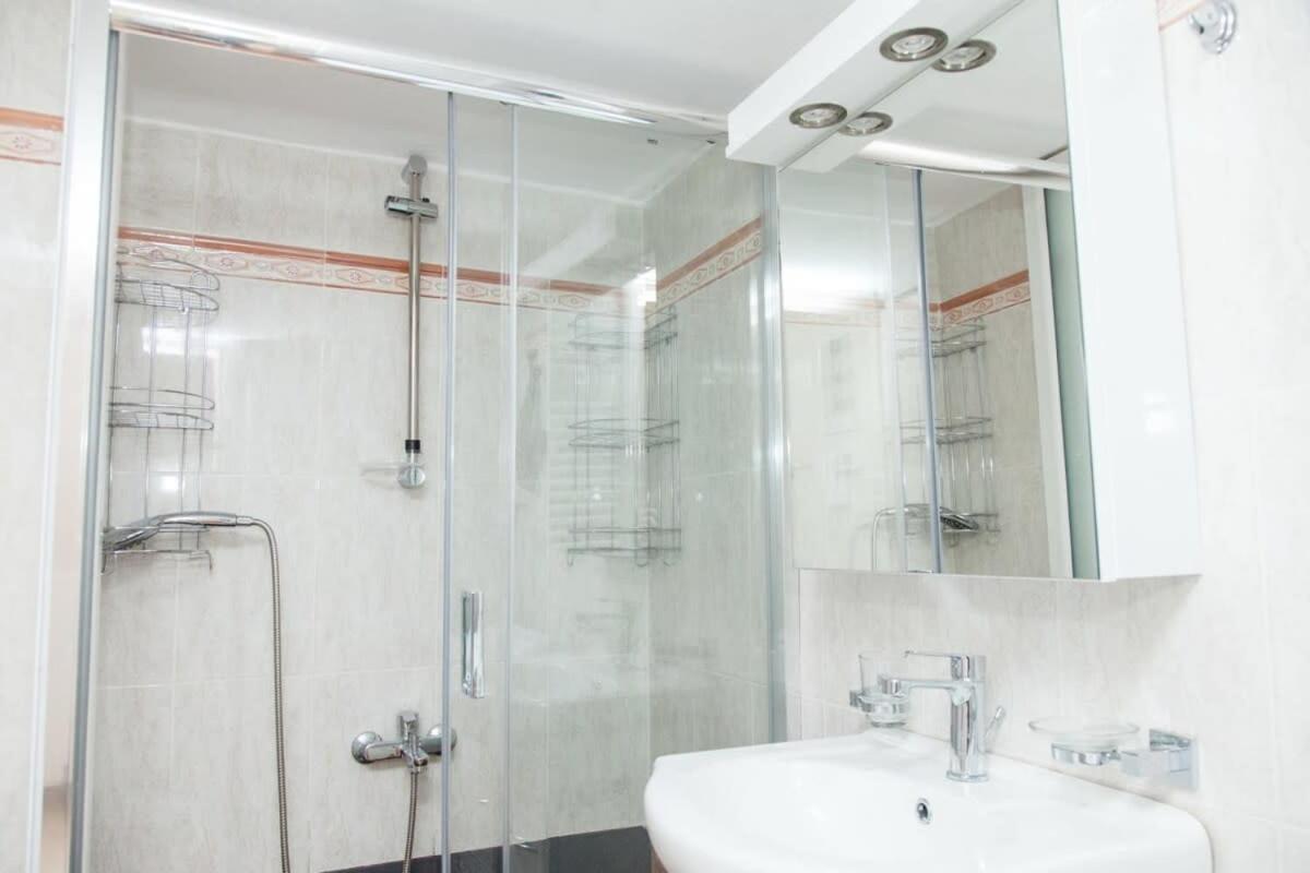 Apartment Great In Piraeus