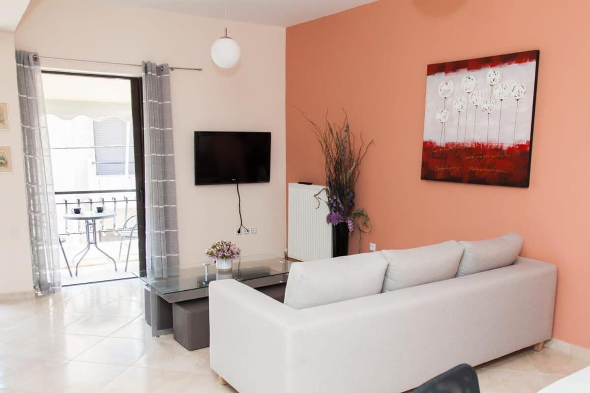 Apartment Great In Piraeus